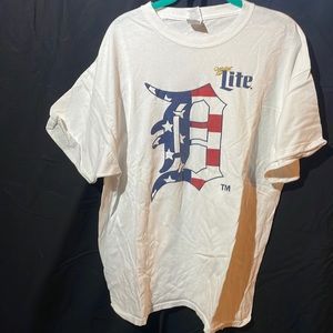 Gildan - XL American Flag/Miller Lite Detroit Tigers Shirt